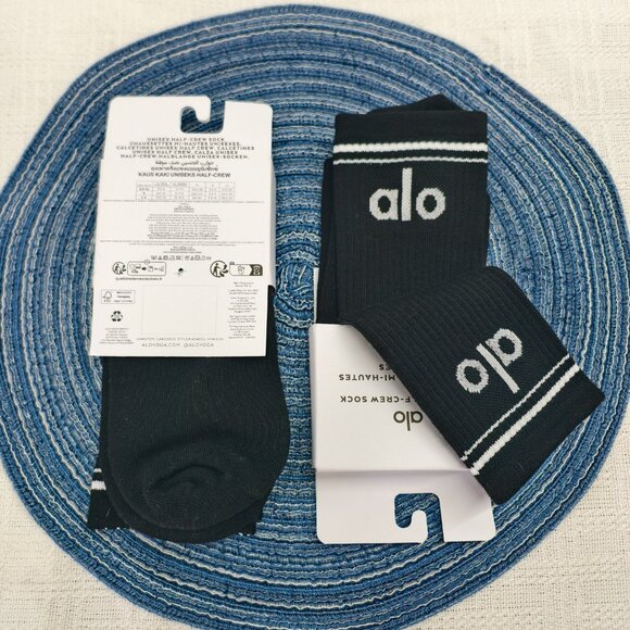 NWT ALO Yoga Socks 2 Pairs - Picture 2 of 4
